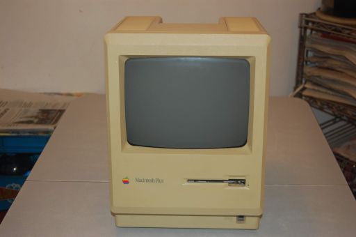  Mac Plus 