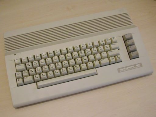 1388534302 1203 FT86892 Computer C64c Spaans 01 